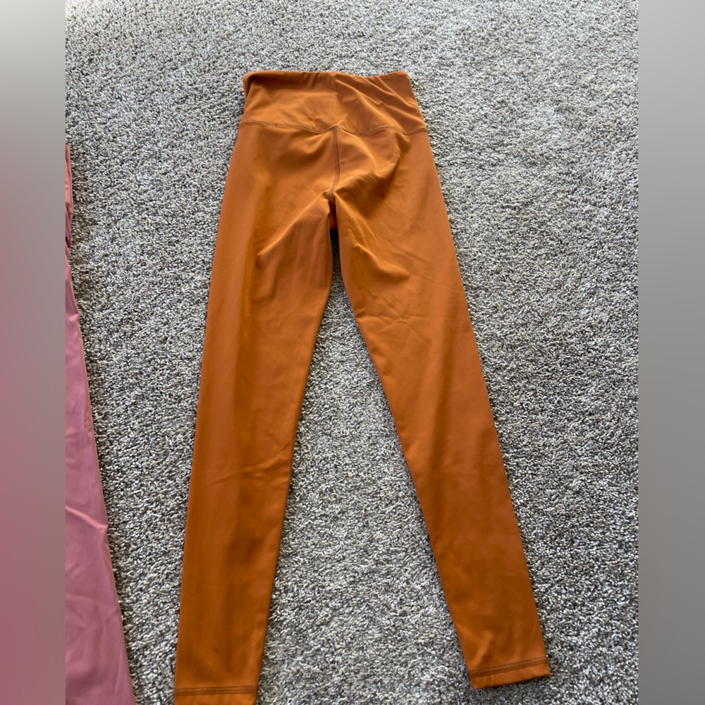 REVOLVE High-Waist Leggings in Dusty Rose & Burnt Orange - Picture 7 of 7